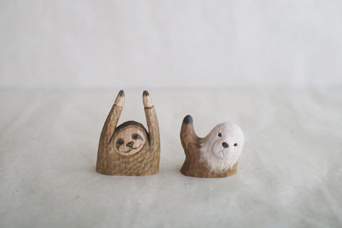 KIYATA Sloth Card Stand