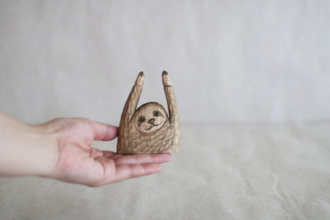 KIYATA Sloth Card Stand