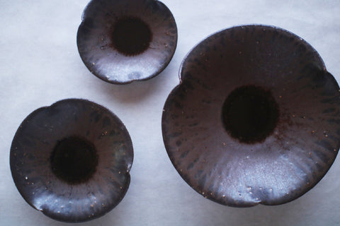 Brown Flower-Shaped Rinka Plate (20cm)