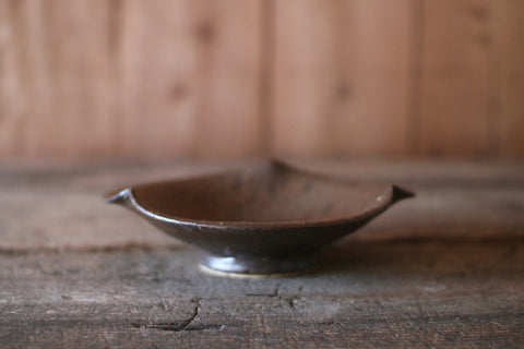 Brown Flower-Shaped Rinka Plate (20cm)