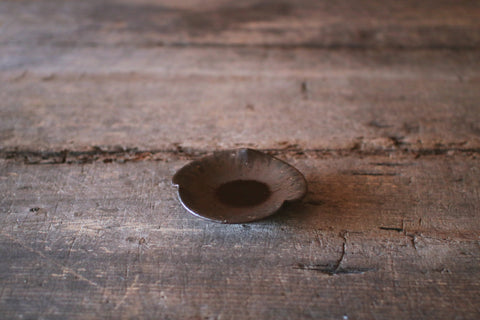 Brown Flower-Shaped Rinka Plate (12cm)