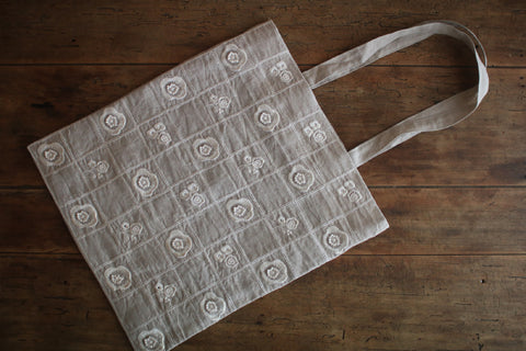 Embroidered Linen Record Tote Bag {anzu}