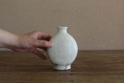 Flat Round Kohiki Vase (White)
