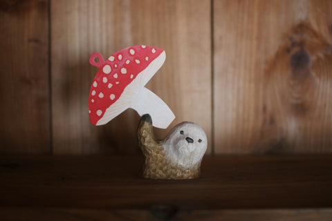 KIYATA Sea Otter Card Stand