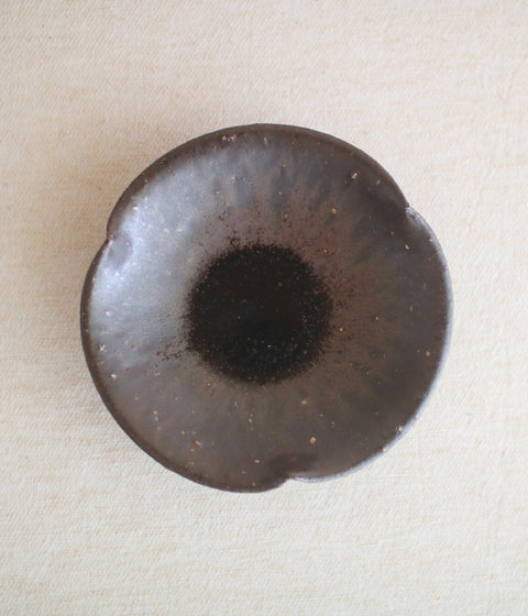 Brown Flower-Shaped Rinka Plate (14cm)