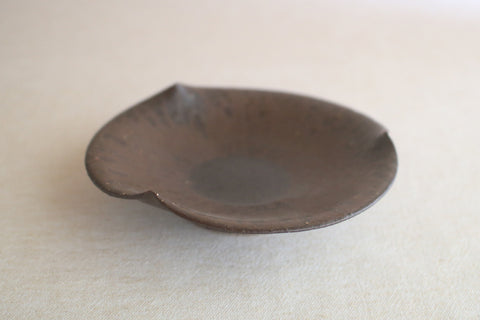 Brown Flower-Shaped Rinka Plate (20cm)