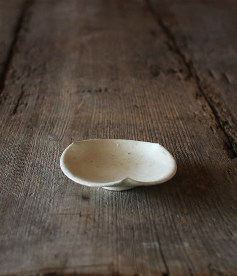 White Flower-Shaped Rinka Small Kohiki Plate(12cm)