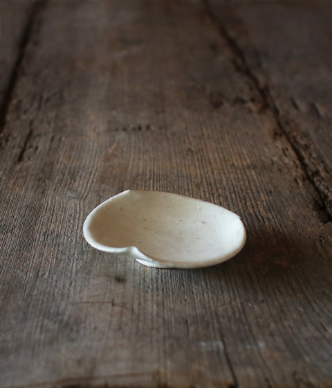 White Flower-Shaped Rinka Small Kohiki Plate(12cm)