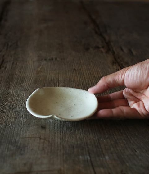 White Flower-Shaped Rinka Small Kohiki Plate(12cm)
