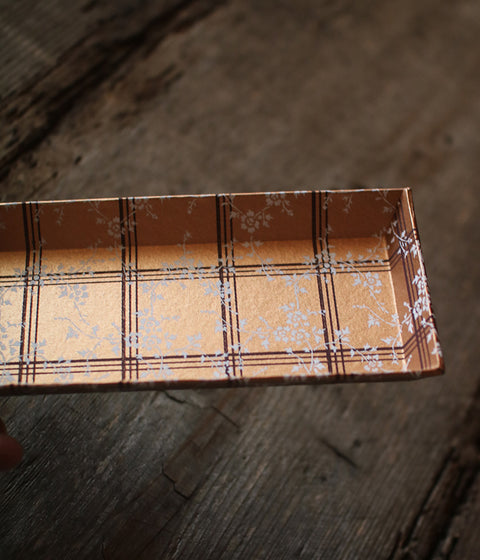 Chiyogami Paper Tray {Florets and Arabesque}