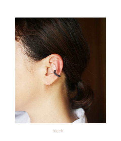 Jona "Wa" Ear Cuff Thick / White, Black, Gold