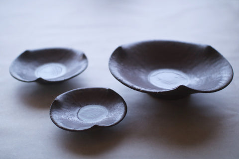 Brown Flower-Shaped Rinka Plate (20cm)