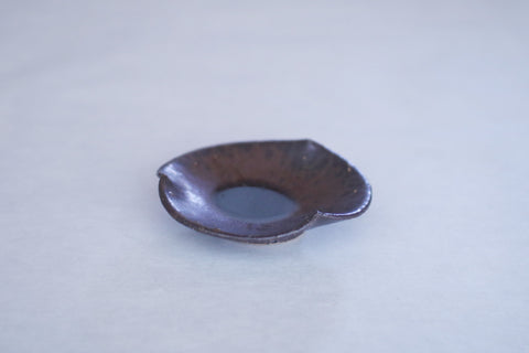 Brown Flower-Shaped Rinka Plate (12cm)