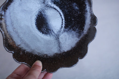 Dark Brown Flower-Shaped Ryoka Plate (18cm)