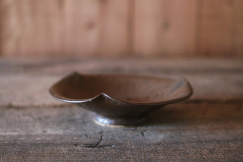 Brown Flower-Shaped Rinka Plate (20cm)