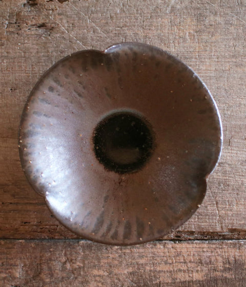 Brown Flower-Shaped Rinka Plate (20cm)