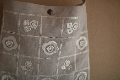 Embroidered Linen Shoulder Bag {anzu}