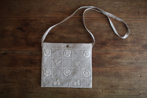 Embroidered Linen Shoulder Bag {anzu}