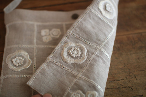 Embroidered Linen Shoulder Bag {anzu}