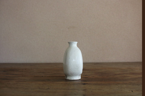 Flat Round Kohiki Vase (White)