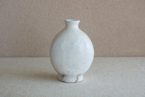 Flat Round Kohiki Vase (White)
