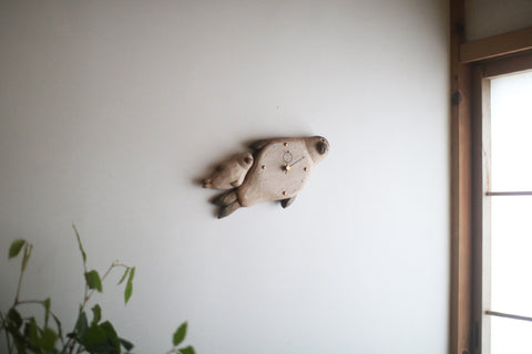 [PRE-ORDER] KIYATA Mother & Baby Seal Wall Clock