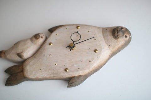 [PRE-ORDER] KIYATA Mother & Baby Seal Wall Clock