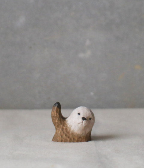 KIYATA Sea Otter Card Stand
