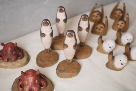 KIYATA Sloth Card Stand