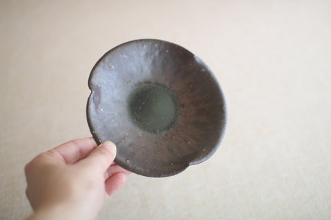 Brown Flower-Shaped Rinka Plate (14cm)