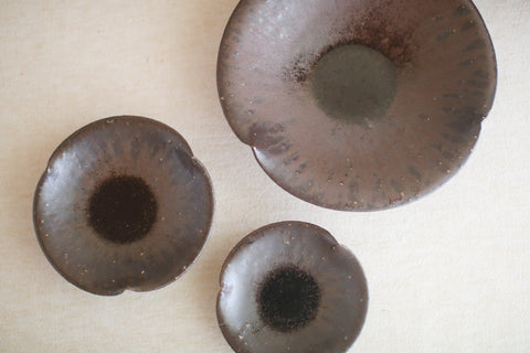 Brown Flower-Shaped Rinka Plate (20cm)