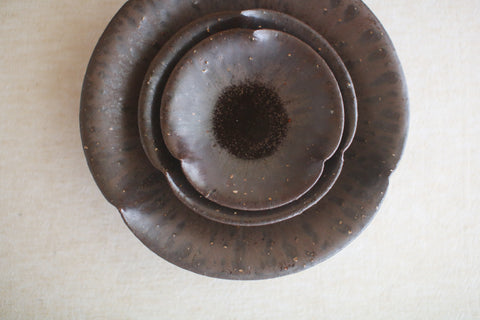 Brown Flower-Shaped Rinka Plate (20cm)