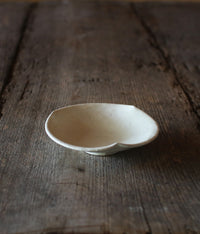 Kohiki White Flower-Shaped Small Plate (14cm)