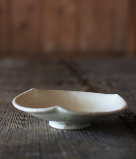 Kohiki White Flower-Shaped Small Plate (14cm)