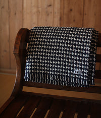 kijinokanosei wool throw {uneri / navy)