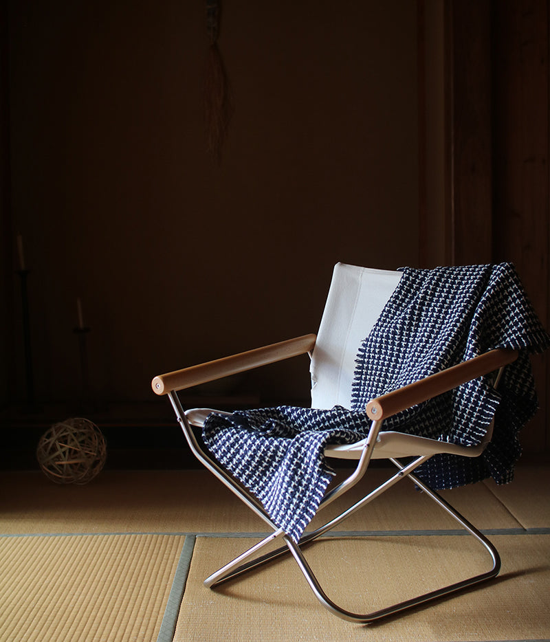 kijinokanosei wool throw {uneri / navy)