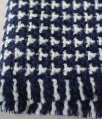 kijinokanosei wool throw {uneri / navy)