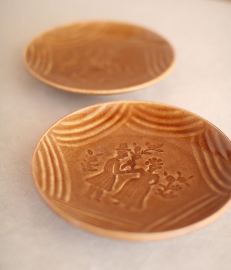 Gunji Pottery Mini Plate {People / Light Brown}