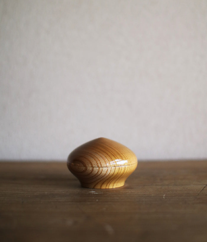 [SALE] TURARI Round Lidded Lacquer Box {Crown}