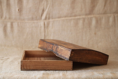 [Vintage] Wooden Lidded Flat Box