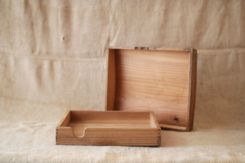 [Vintage] Wooden Lidded Flat Box