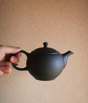 Round Kyūsu Teapot with Back Handle