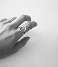 Jona Yubiwa Ring {White}