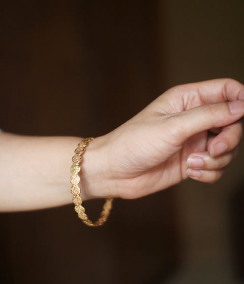 Jona 9 dots bangle / gold (ships in 1-2 weeks)