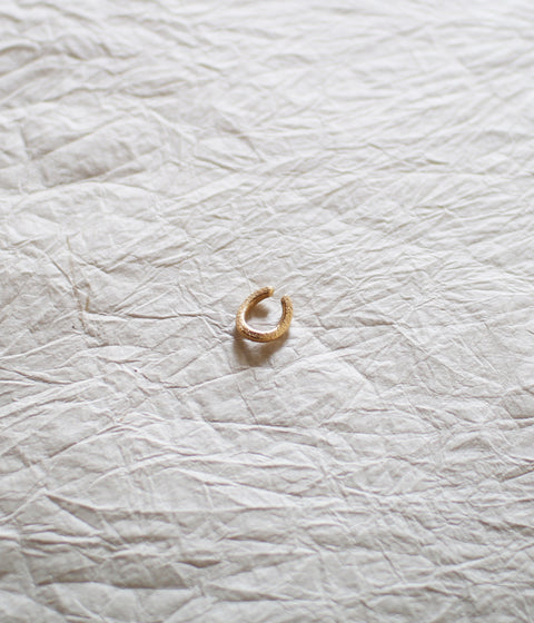 Jona "Wa" Ear Cuff Thick / White, Black, Gold