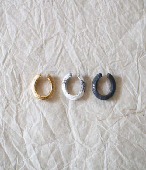Jona "Wa" Ear Cuff Thick / White, Black, Gold