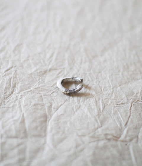 Jona "Wa" Ear Cuff Thick / White, Black, Gold