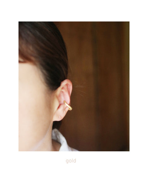 Jona "Wa" Ear Cuff Thick / White, Black, Gold